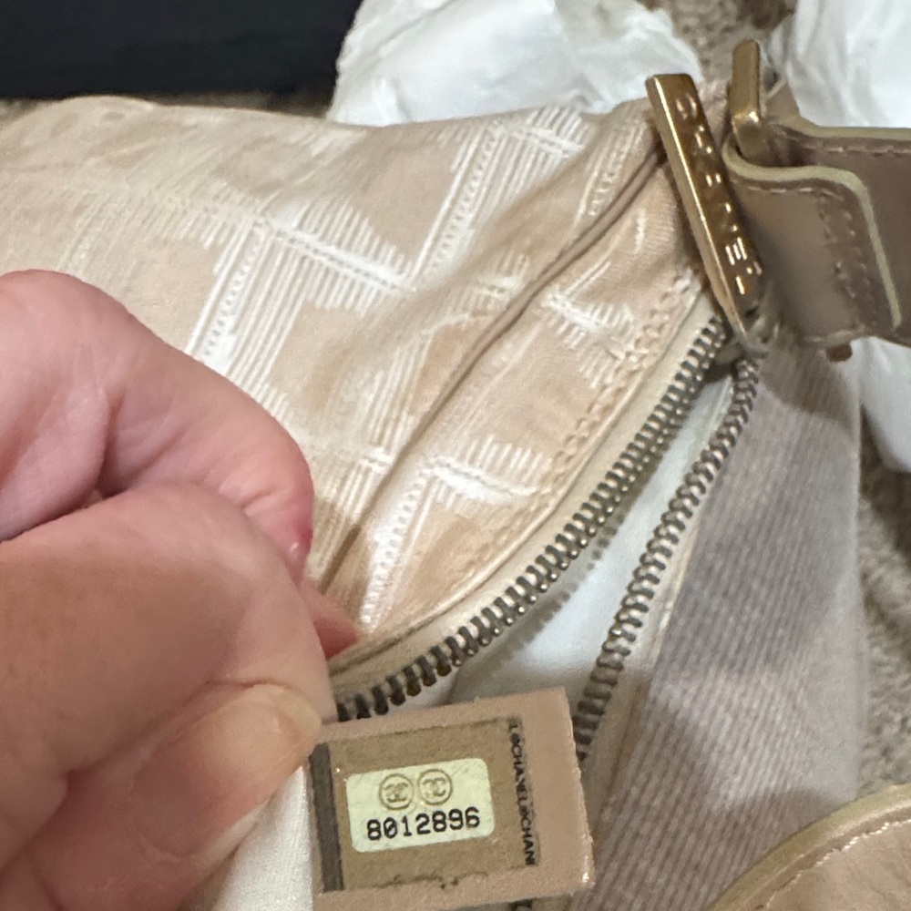 CHANEL Elegant Shoulder Bag - Picture 11 of 16